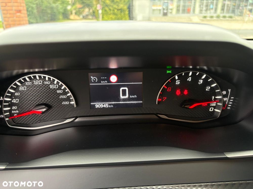 Peugeot 208 - 15
