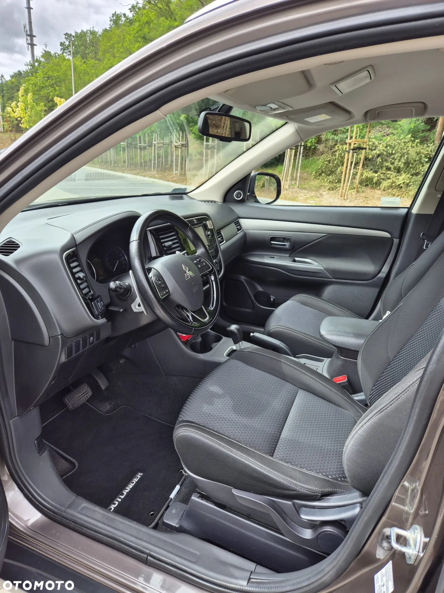 Mitsubishi Outlander 2.0 Instyle + 4WD CVT - 10