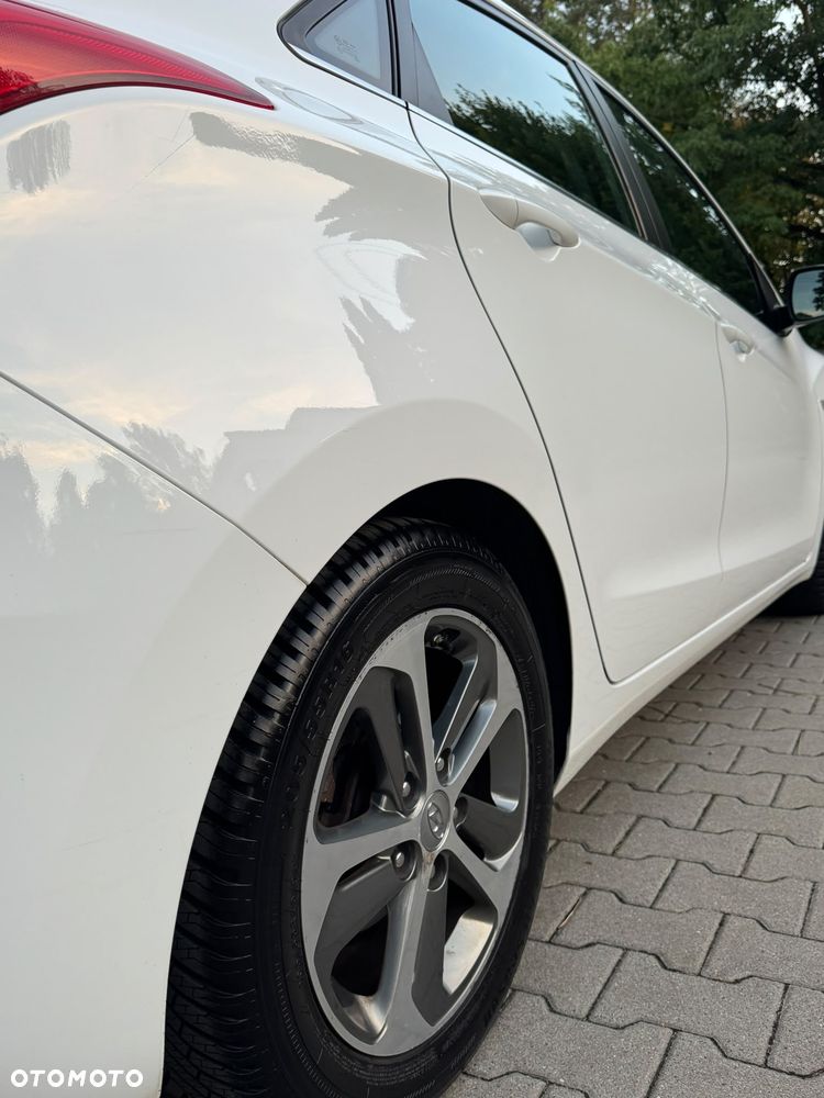 Hyundai i30 1.6 Classic + - 14