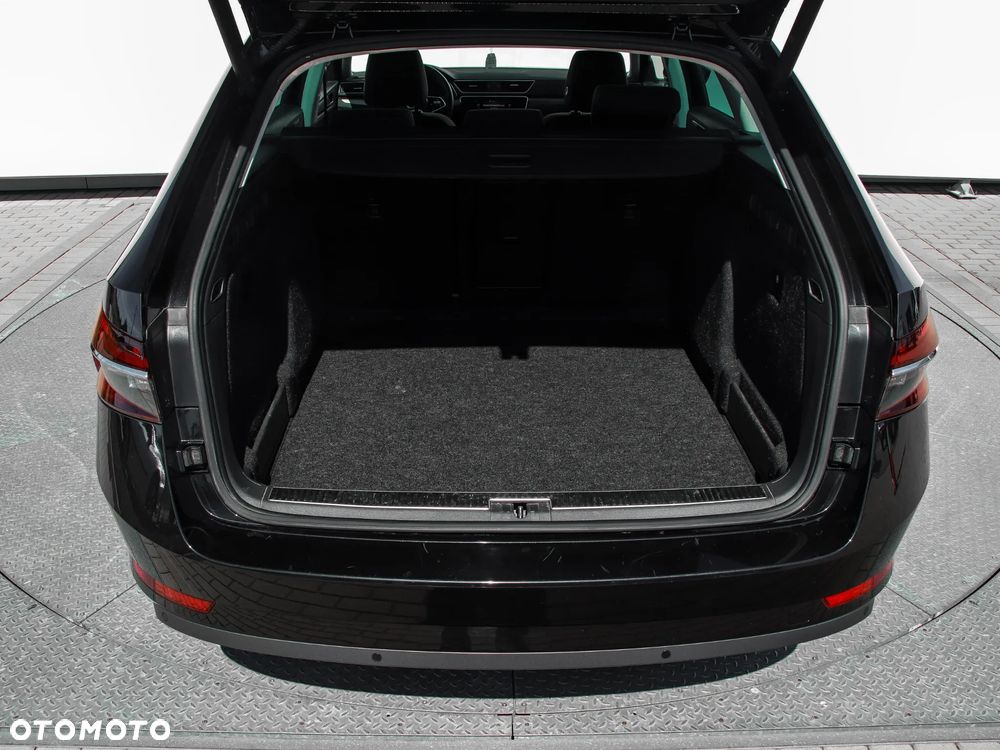 Skoda Superb 2.0 TDI SCR Style DSG - 9