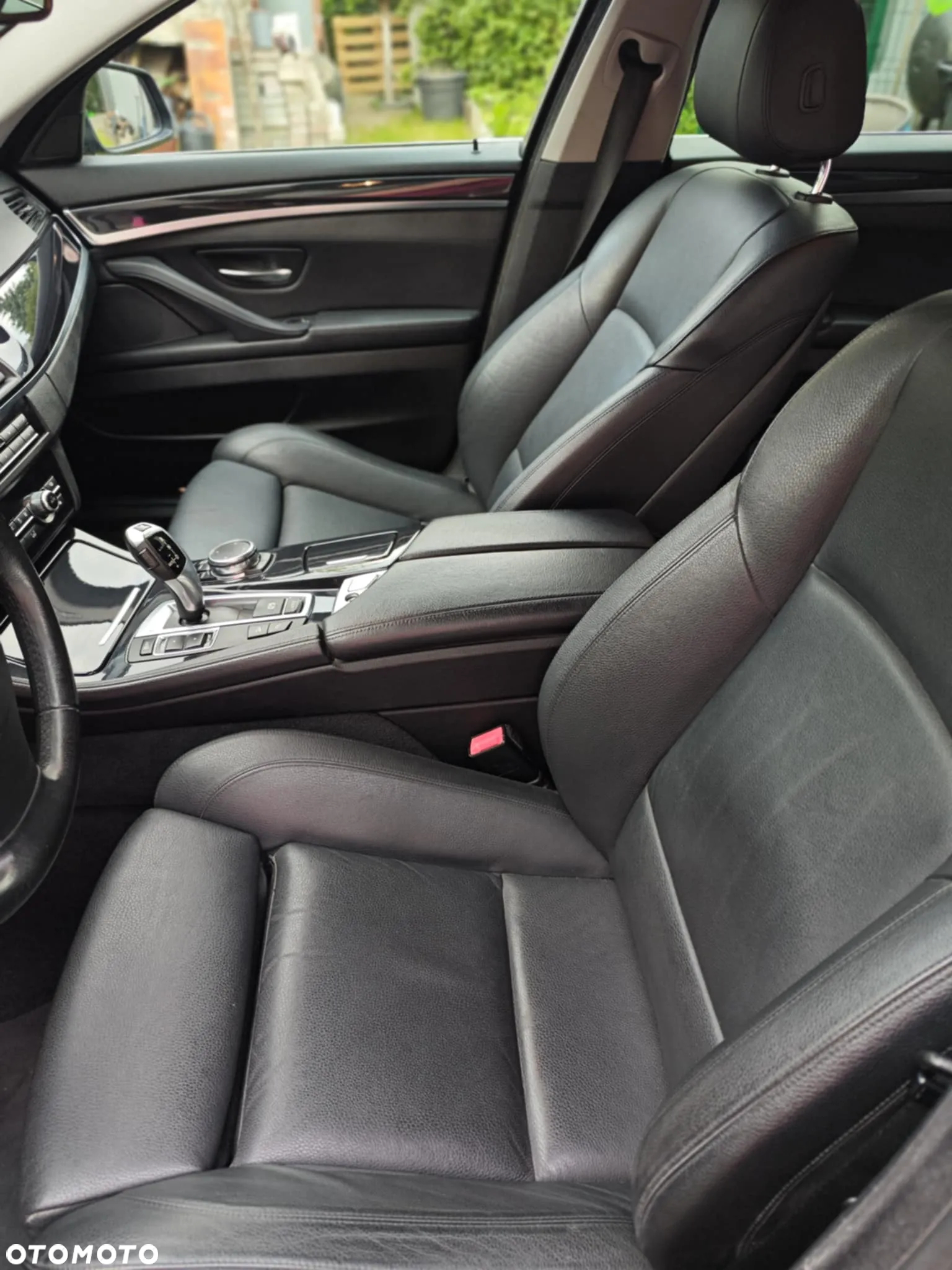 BMW Seria 5 530d xDrive Touring - 11