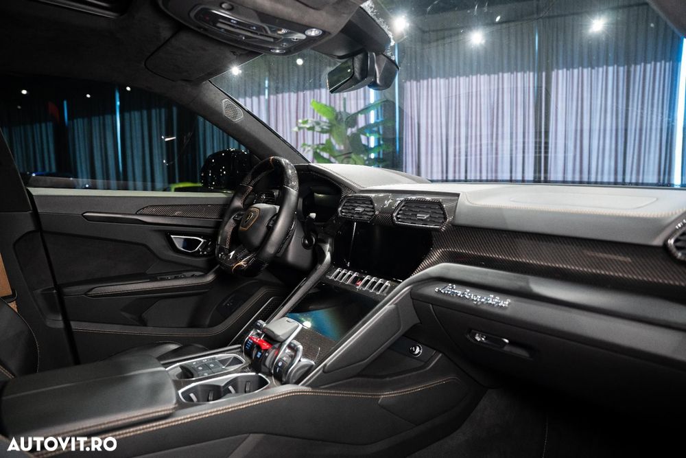 Lamborghini URUS - 38