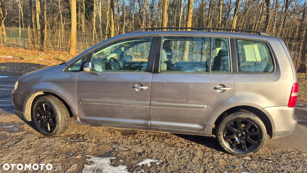 Volkswagen Touran 1.6 FSI - 5