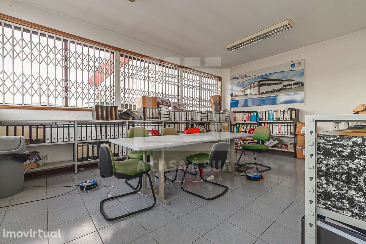 Armazém com excelentes áreas pronto a funcionar - Grande imagem: 4/32