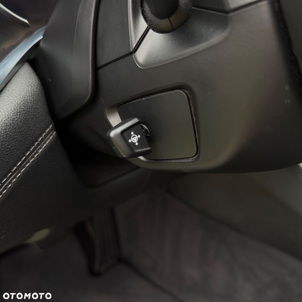 BMW Seria 7 740Li - 26