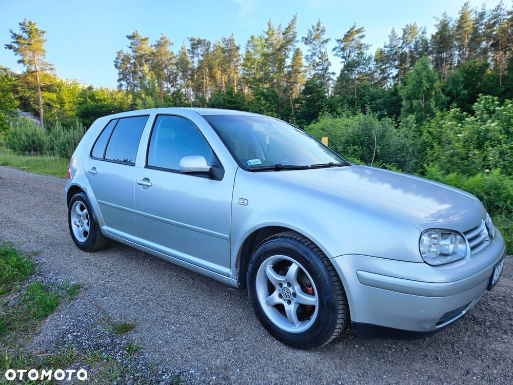 Volkswagen Golf - 1