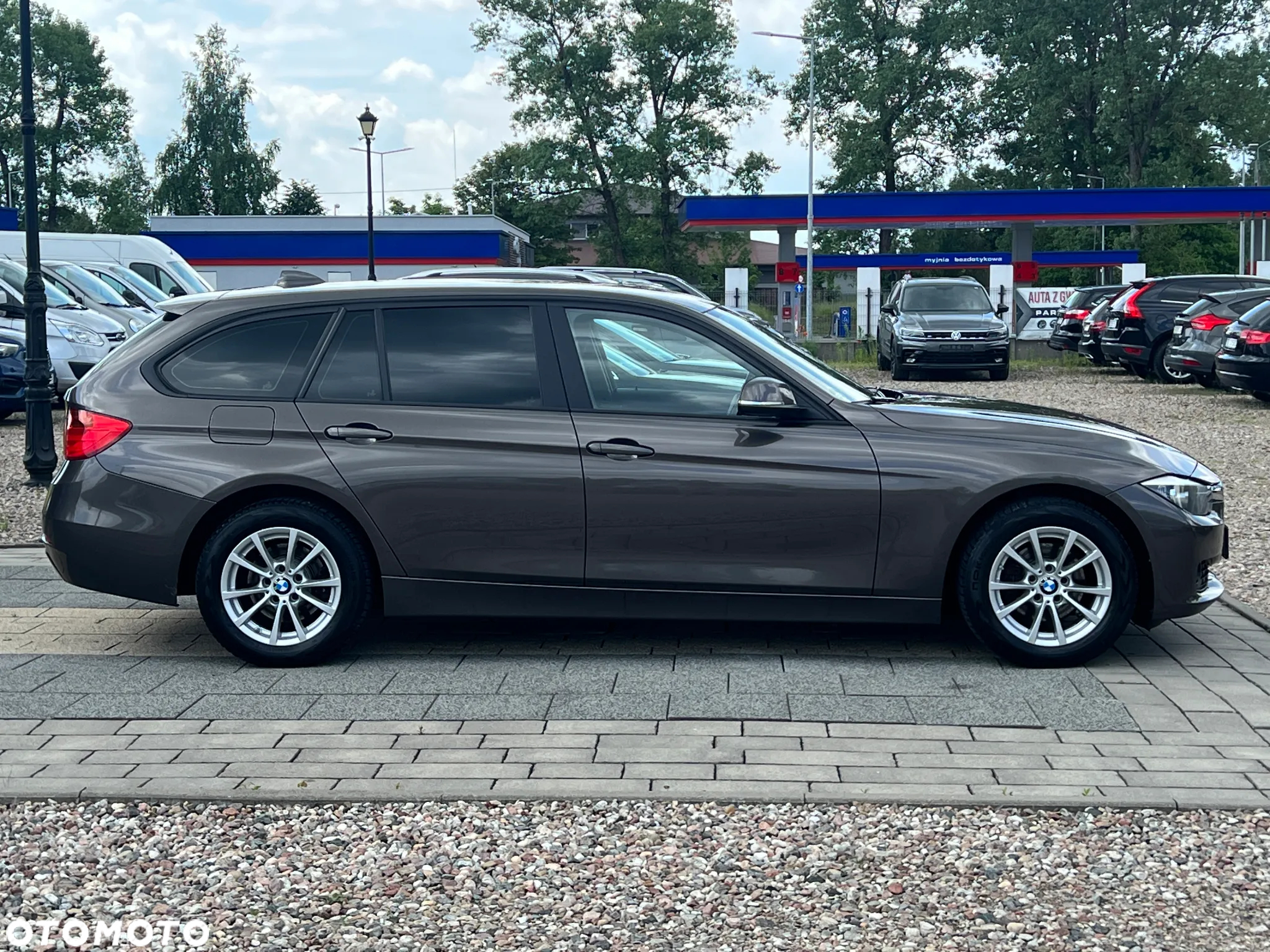 BMW Seria 3 318d Touring - 12