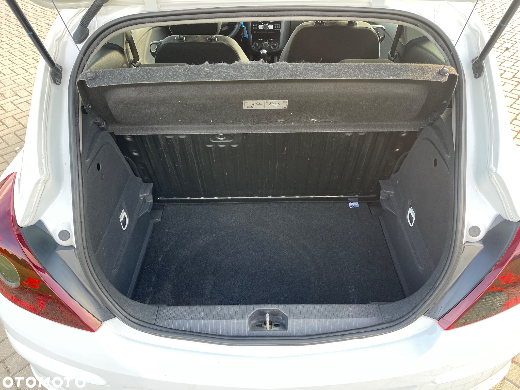 Opel Corsa 1.4 16V Cosmo - 30