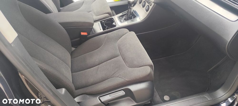 Volkswagen Passat 1.6 FSI Comfortline - 21