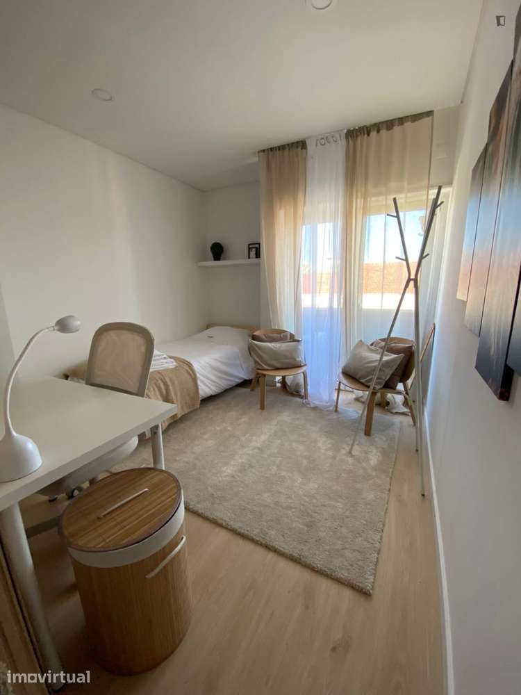 Quarto - localizado em Almada Lisbon - Grande imagem: 3/8