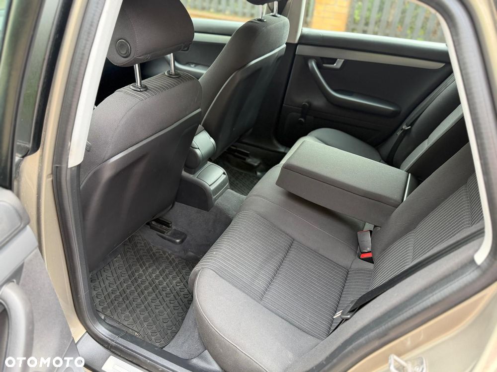 Audi A4 Limousine - 23