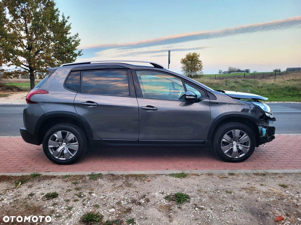 Peugeot 2008 1.5 BlueHDi Signature - 4