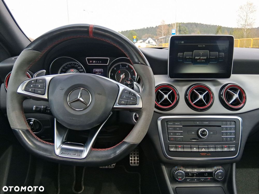 Mercedes-Benz GLA - 13