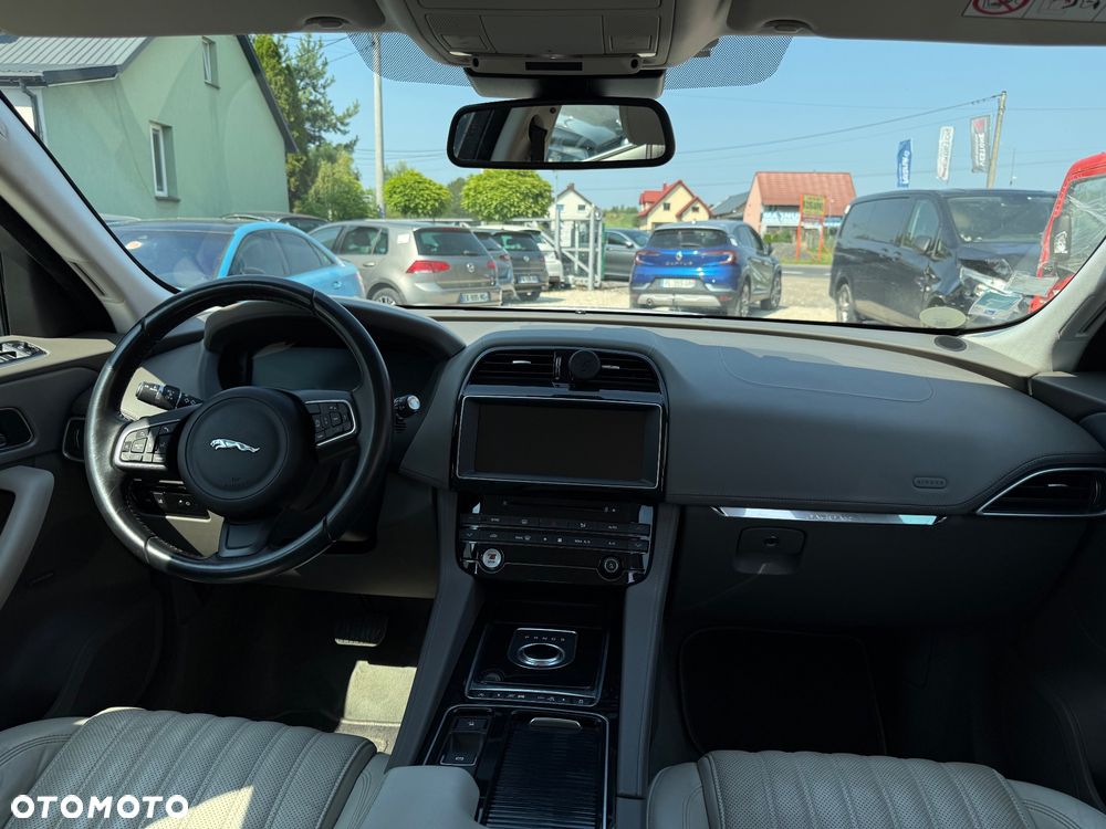 Jaguar F-Pace - 10