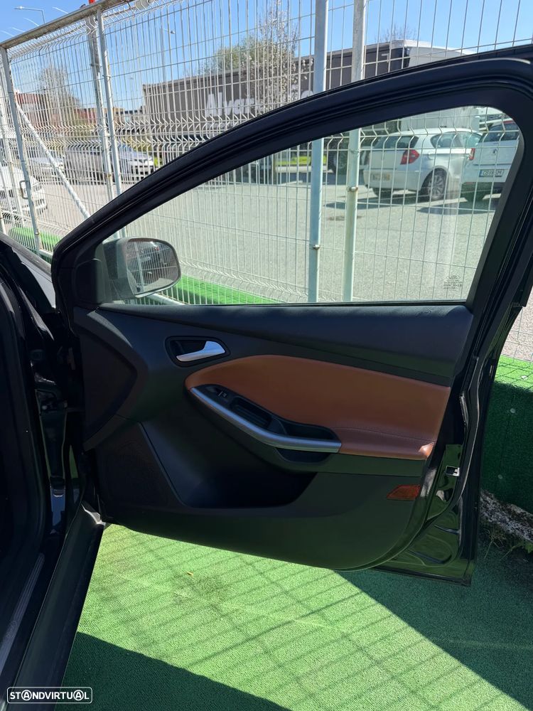 Ford Focus SW 1.0 EcoBoost S&S TITANIUM - 4