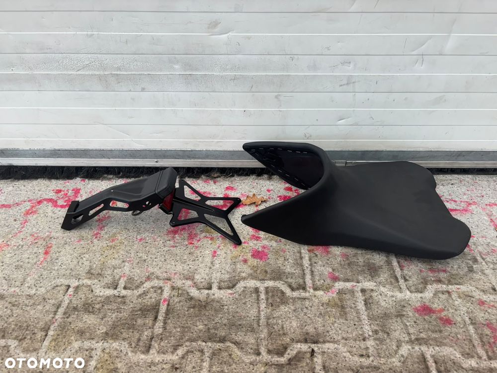 Mocowanie tablicy rejestracyjnej, ogon, Siedzenie kierowcy KTM SUPER DUKE 1290 GT (nr1367) - 1