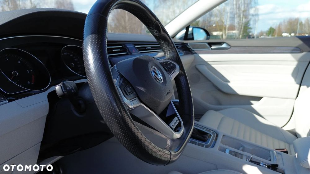 Volkswagen Passat 2.0 TDI SCR (BlueMotion Tech) 4Mot DSG Highline - 18