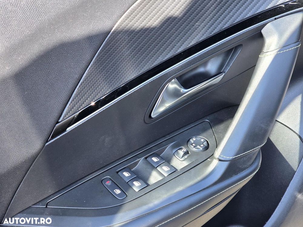 Peugeot 2008 1.2 L PureTech STT EAT8 GT Line - 13