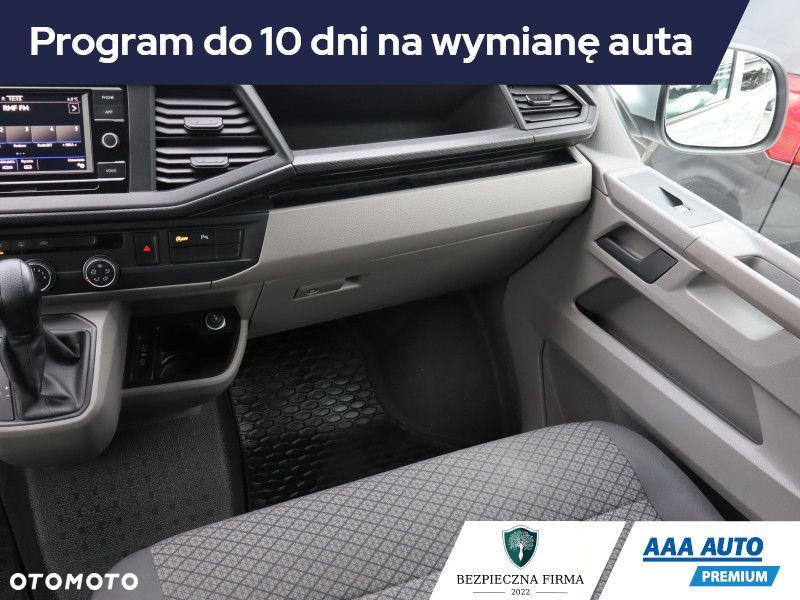 Volkswagen Caravelle - 9