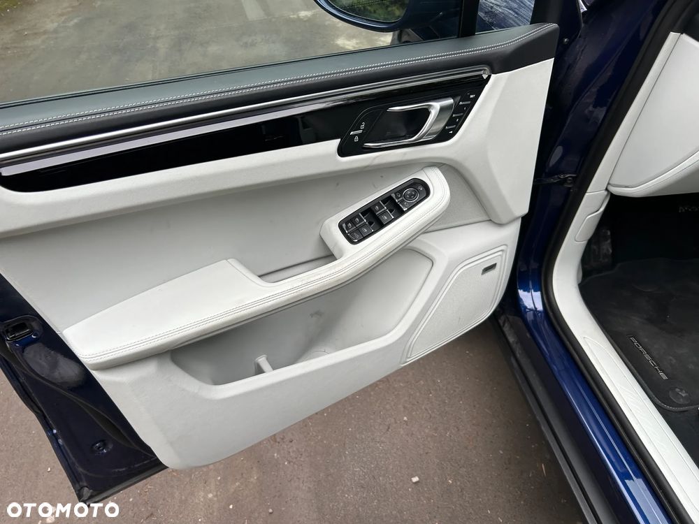 Porsche Macan Standard - 12