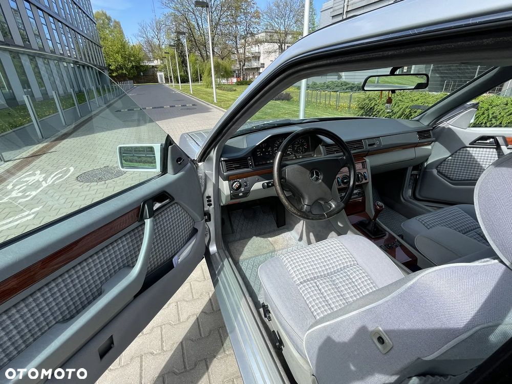 Mercedes-Benz W124 (1984-1993) - 13