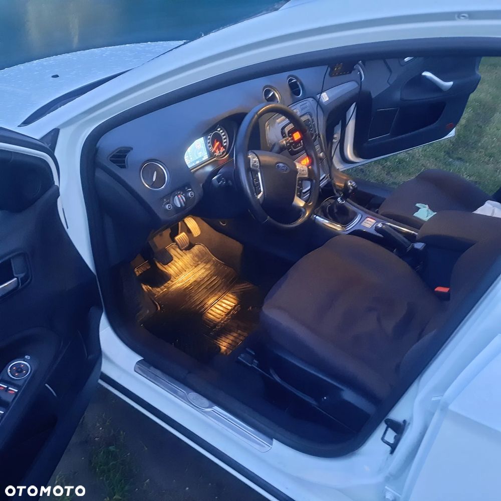 Ford Mondeo 2.0 TDCi Ambiente - 12