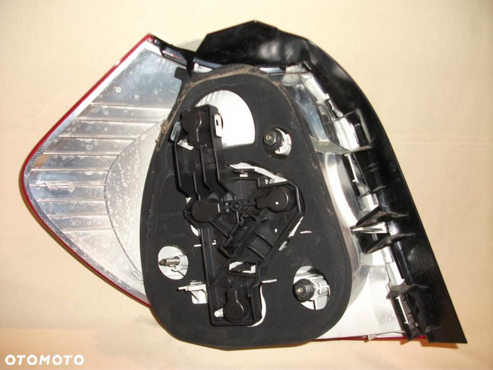 LAMPA TYLNA TYŁ PRAWA BMW 1 E87 2004-2007 - 2