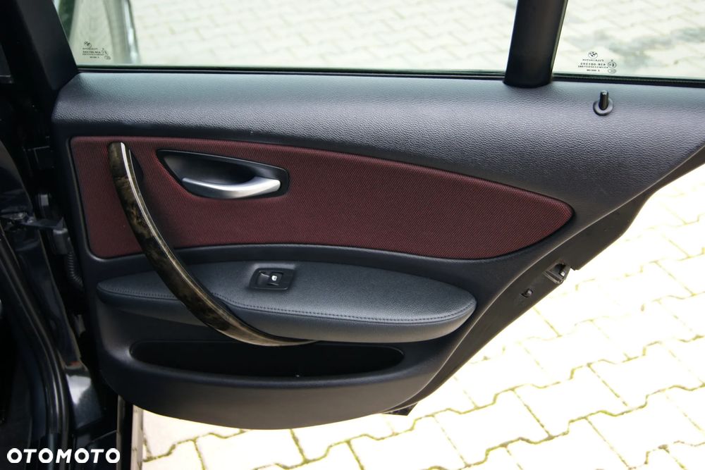BMW Seria 1 120d - 33