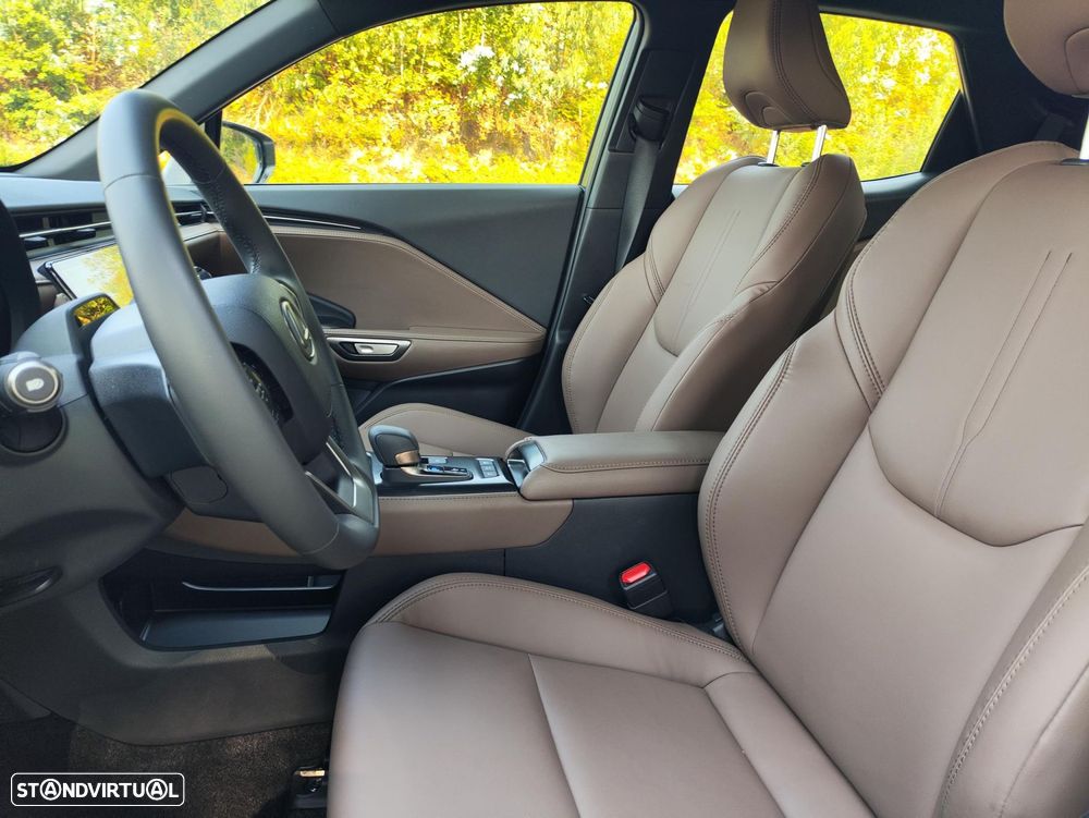 Lexus LBX Elegant - 13