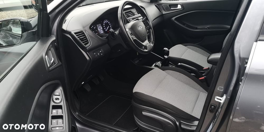 Hyundai i20 blue 1.2 Advantage+ - 13