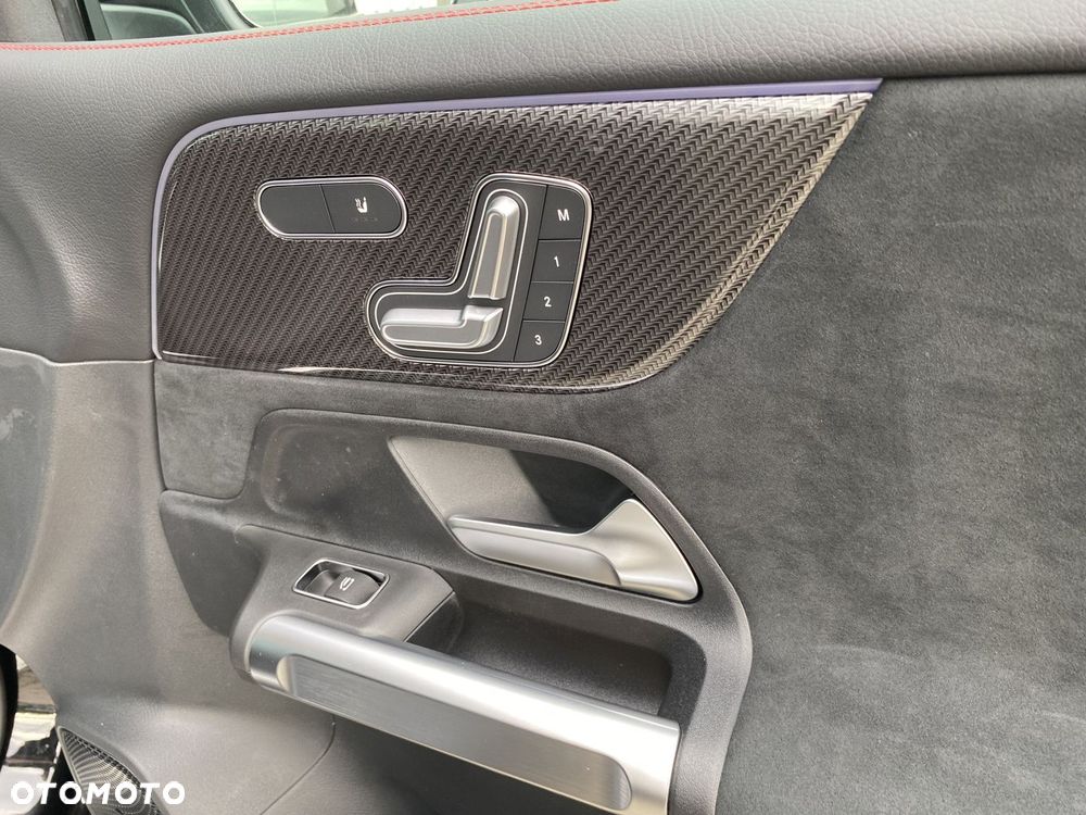 Mercedes-Benz GLB - 22