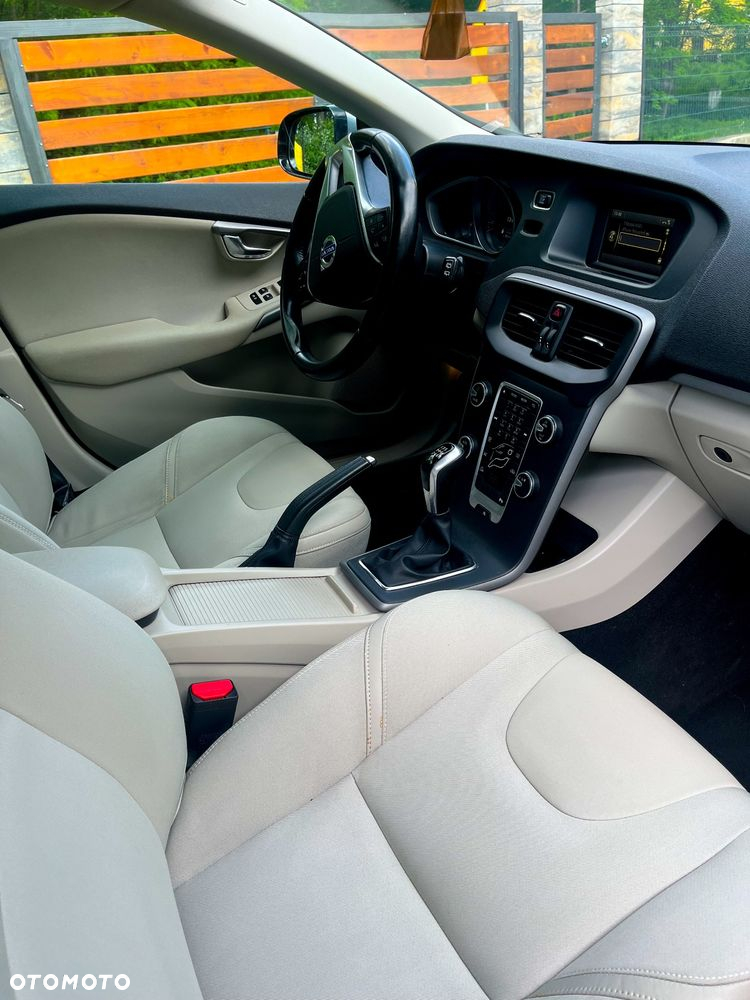 Volvo V40 D3 Momentum - 25