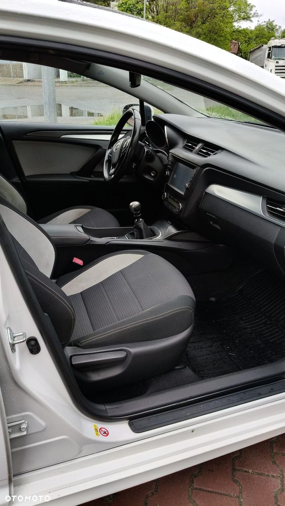 Toyota Avensis 2.0 D-4D Prestige - 3