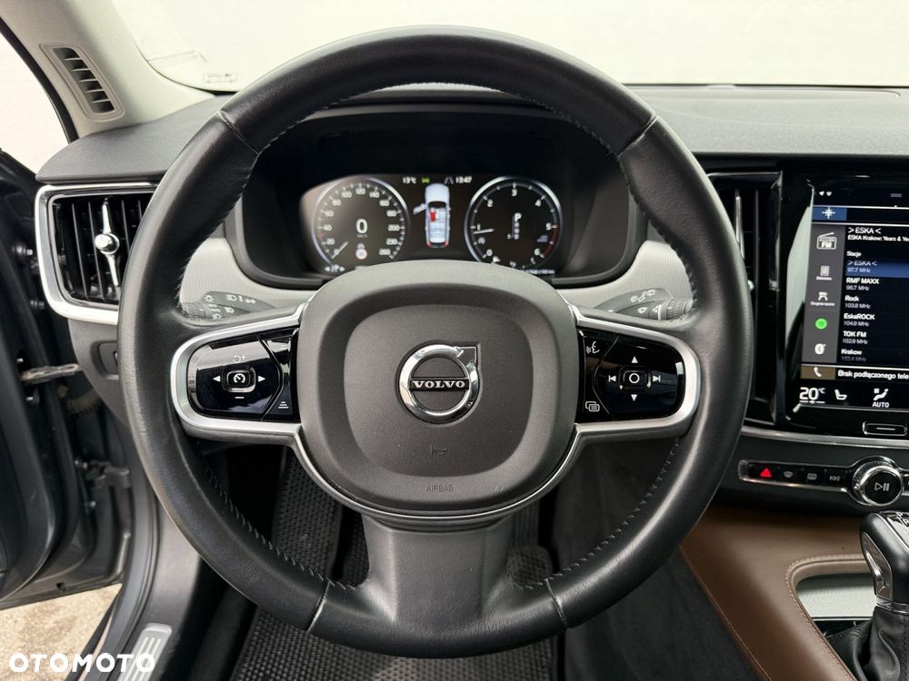 Volvo V90 Cross Country - 16