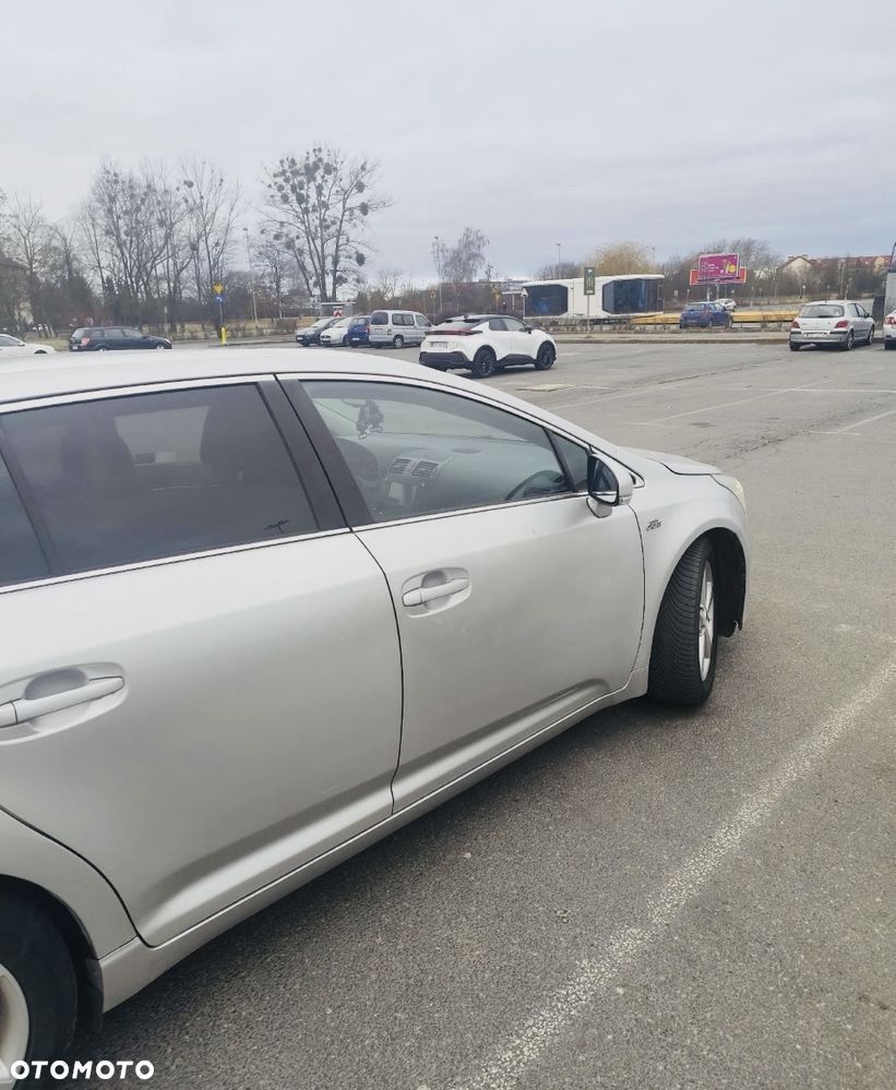 Toyota Avensis - 2
