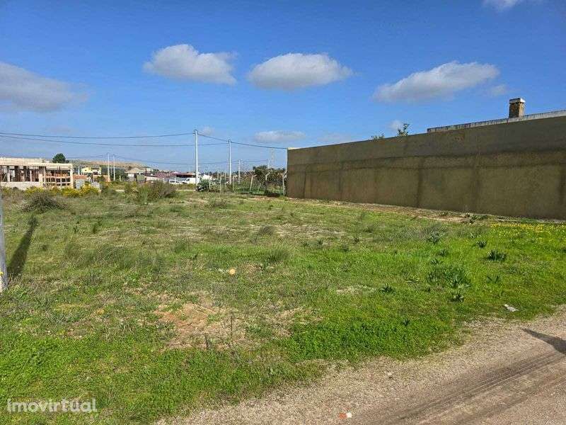 Terreno com 700m2 com duas frentes zona Palmela - Grande imagem: 4/5