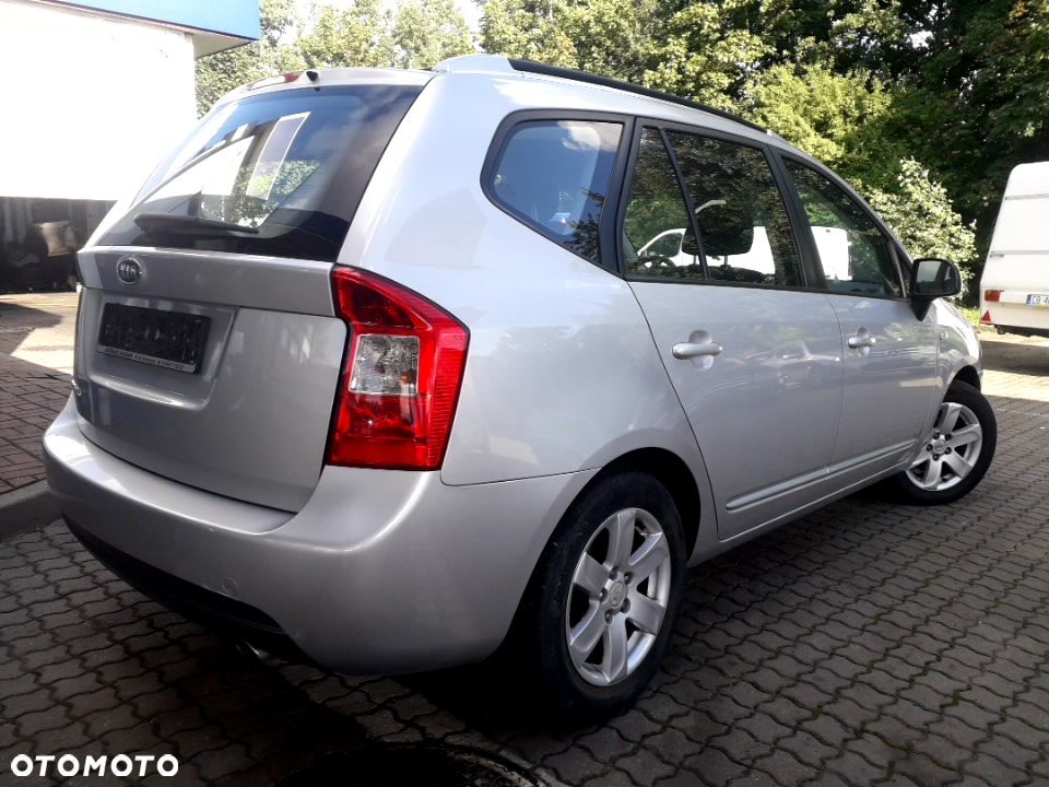 Kia Carens - 13