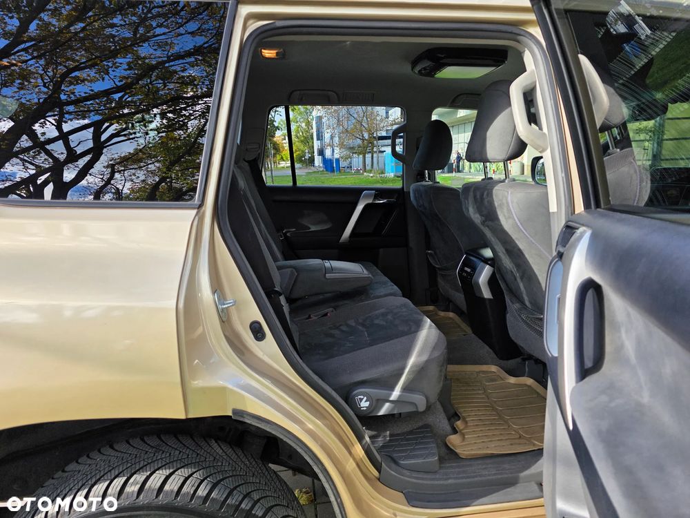 Toyota Land Cruiser LC 3.0 D-4D Sol (lea) 7os - 34