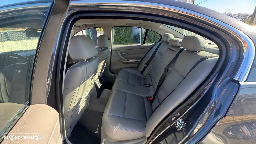 BMW 320 dA Exclusive - 14