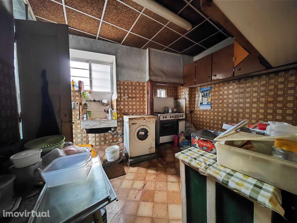 Prédio em zona da Rua da Sofia - Grande imagem: 3/6