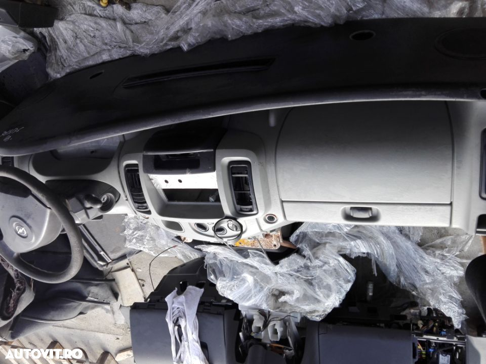 Plansa de bord cu airbag volan si pasager Opel Vivaro din 2009 - 2