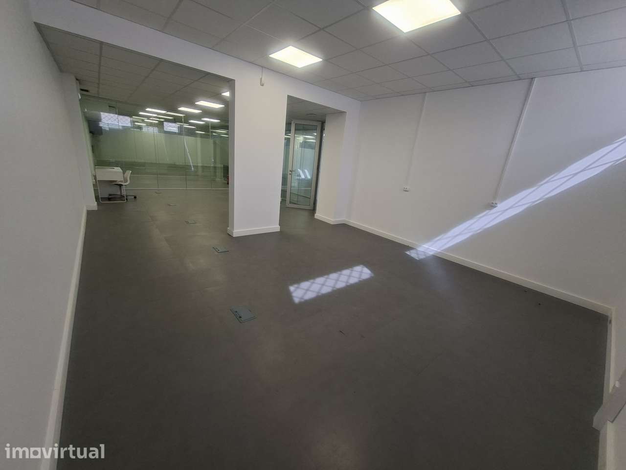 Loja, 320 m², São Domingos de Benfica - Grande imagem: 5/12
