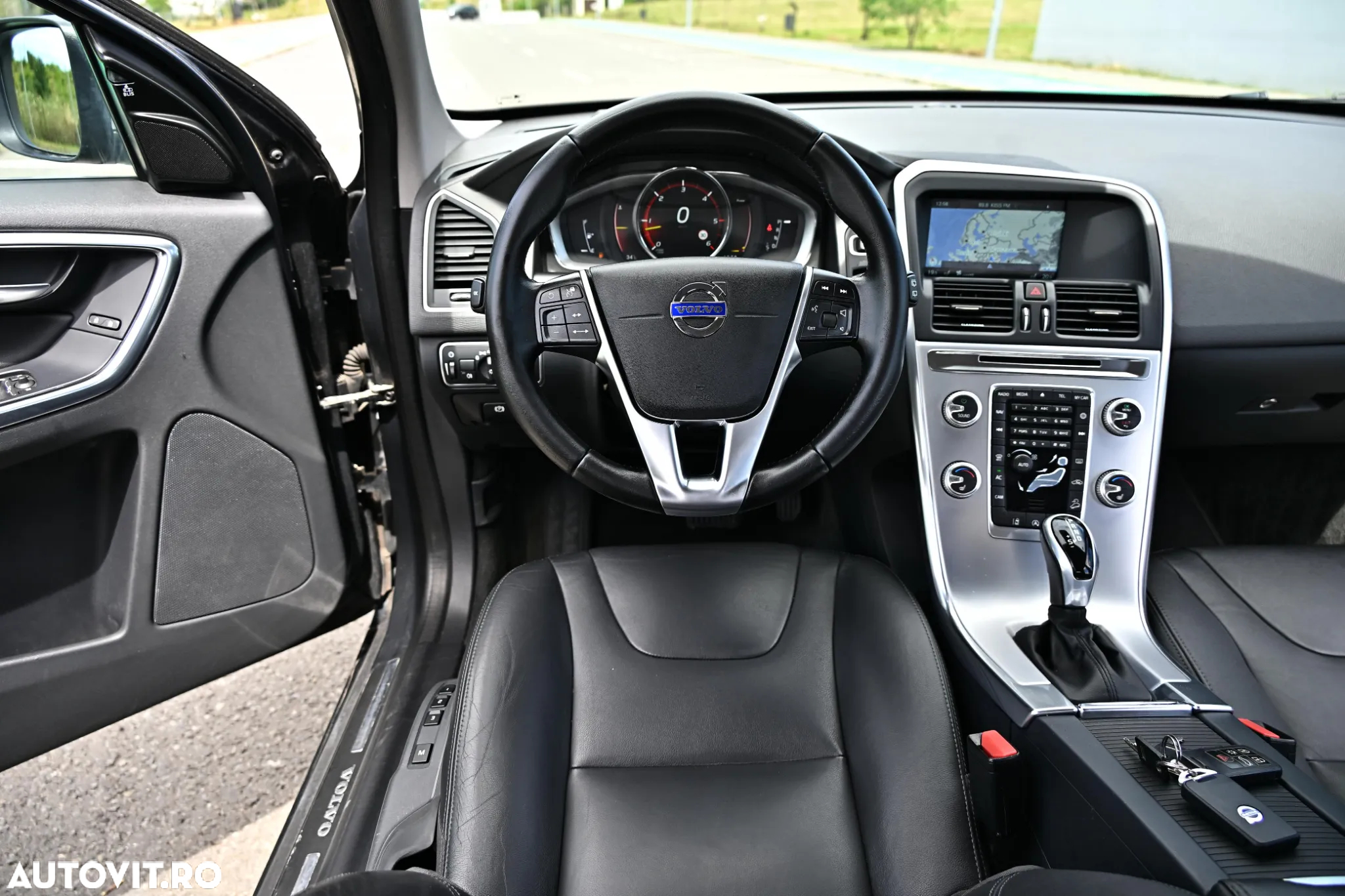 Volvo XC 60 D5 AWD Geartronic Summum - 11