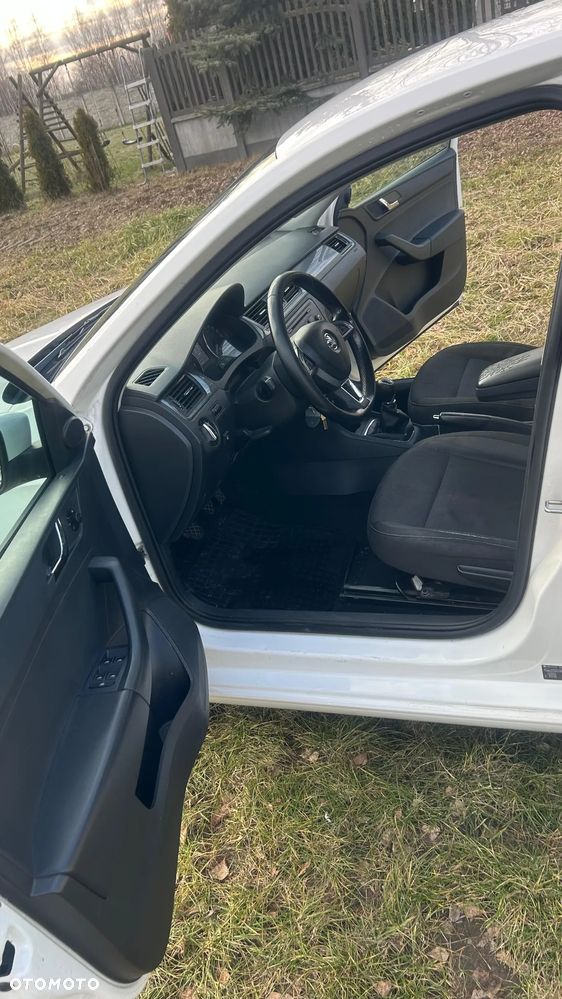 Skoda RAPID 1.2 Ambition - 13