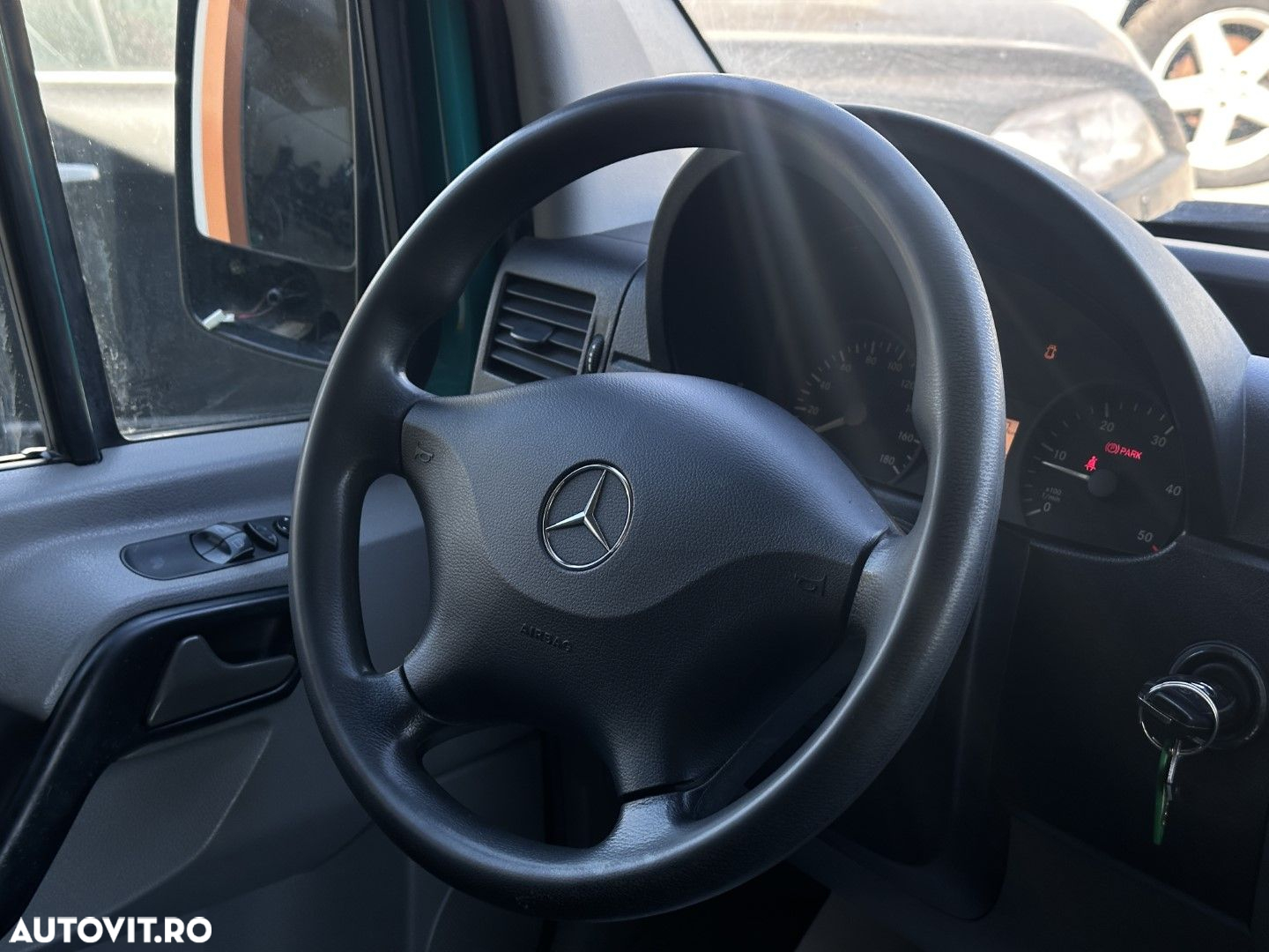 Mercedes-Benz Sprinter - 13