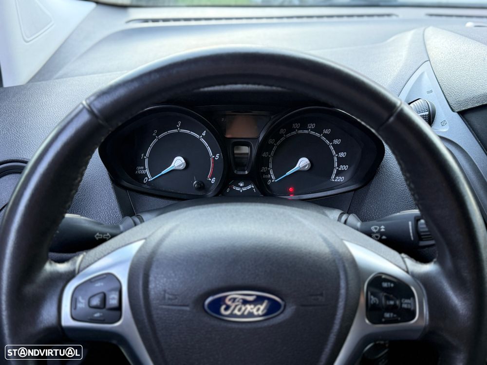 Ford Transit Courier - 21