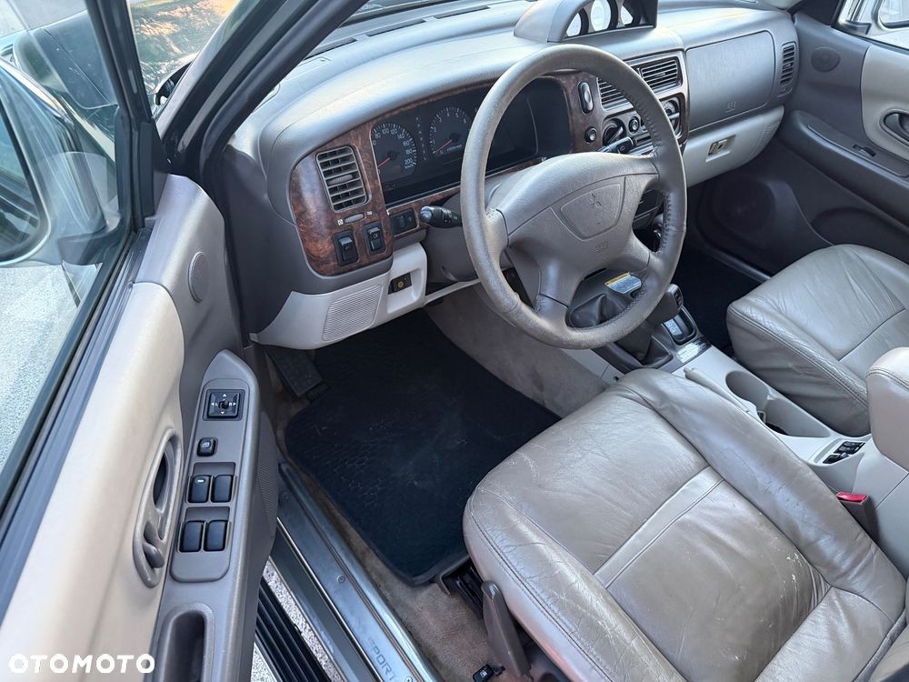 Mitsubishi Pajero Sport - 8