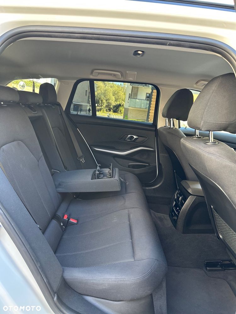 BMW Seria 3 318d Touring Advantage - 28