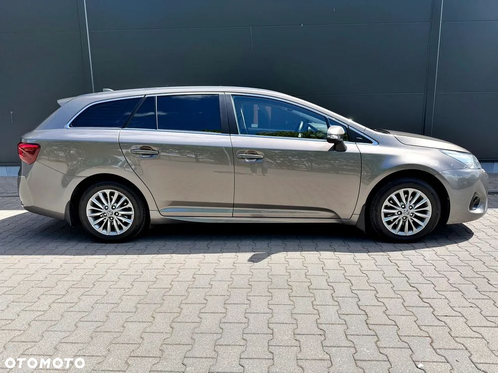 Toyota Avensis - 8