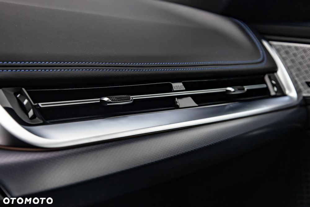 BMW iX1 xDrive30 66.5kWh M Sport - 32